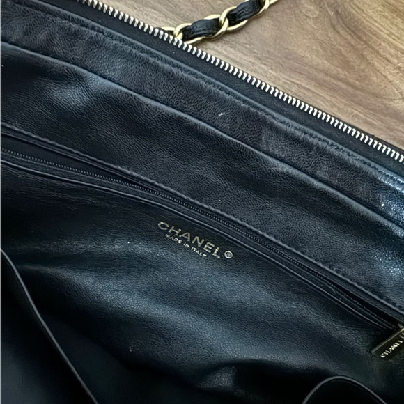 Chanel tote - Picture 3 of 10